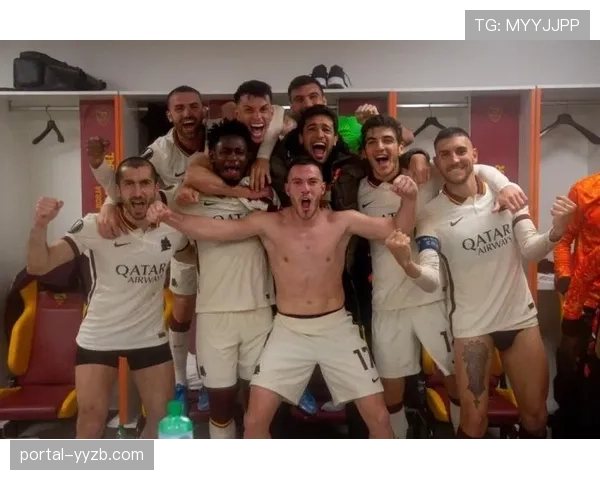 更衣室特写：国米夺冠夜，老将姆希塔良与年轻球员阿斯拉尼激动相拥